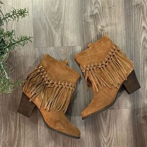 GENUINE SUEDE SBICCA VINTAGE COLLECTION FRINGE ANKLE BOOTIES LIKE NEW SIZE 8.5